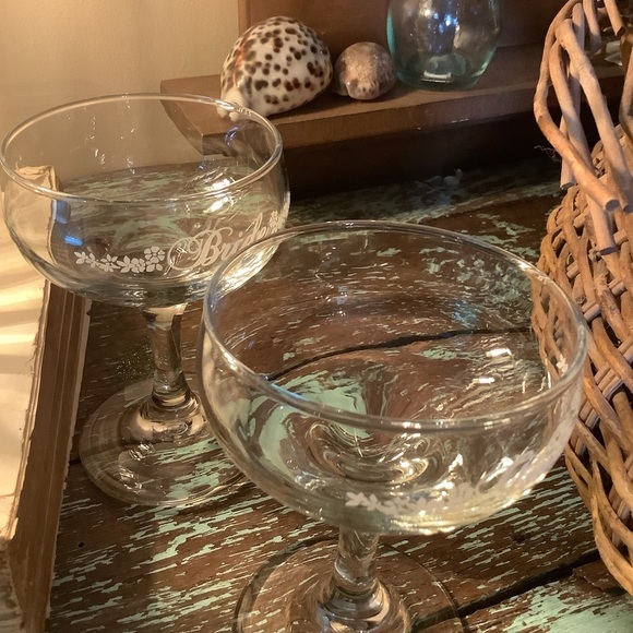 Vintage Bride Groom Champagne Toasting Glasses - Picture 7 of 9